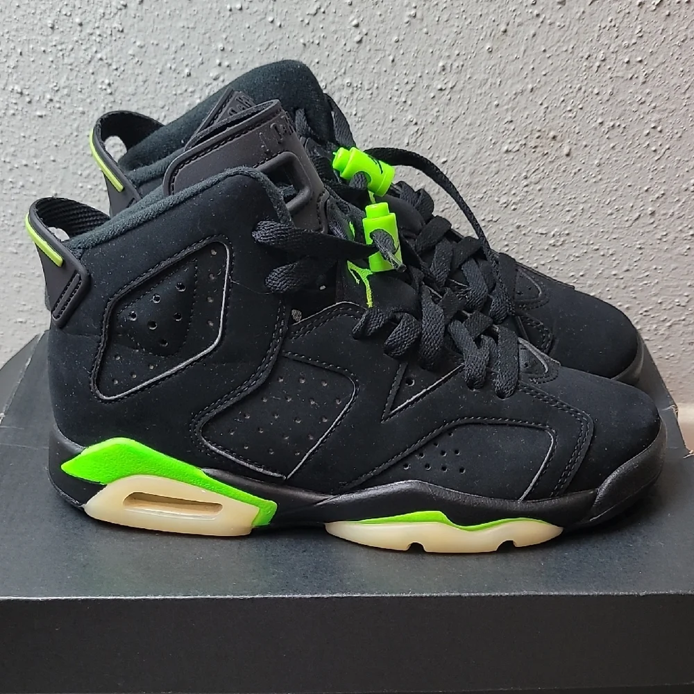Air Jordan Retro 6s Kids Black and Neon Green High-Tops Size 4